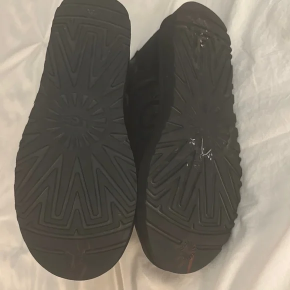 UGG Boots Black and Gray Patterned - Picture 10 of 10